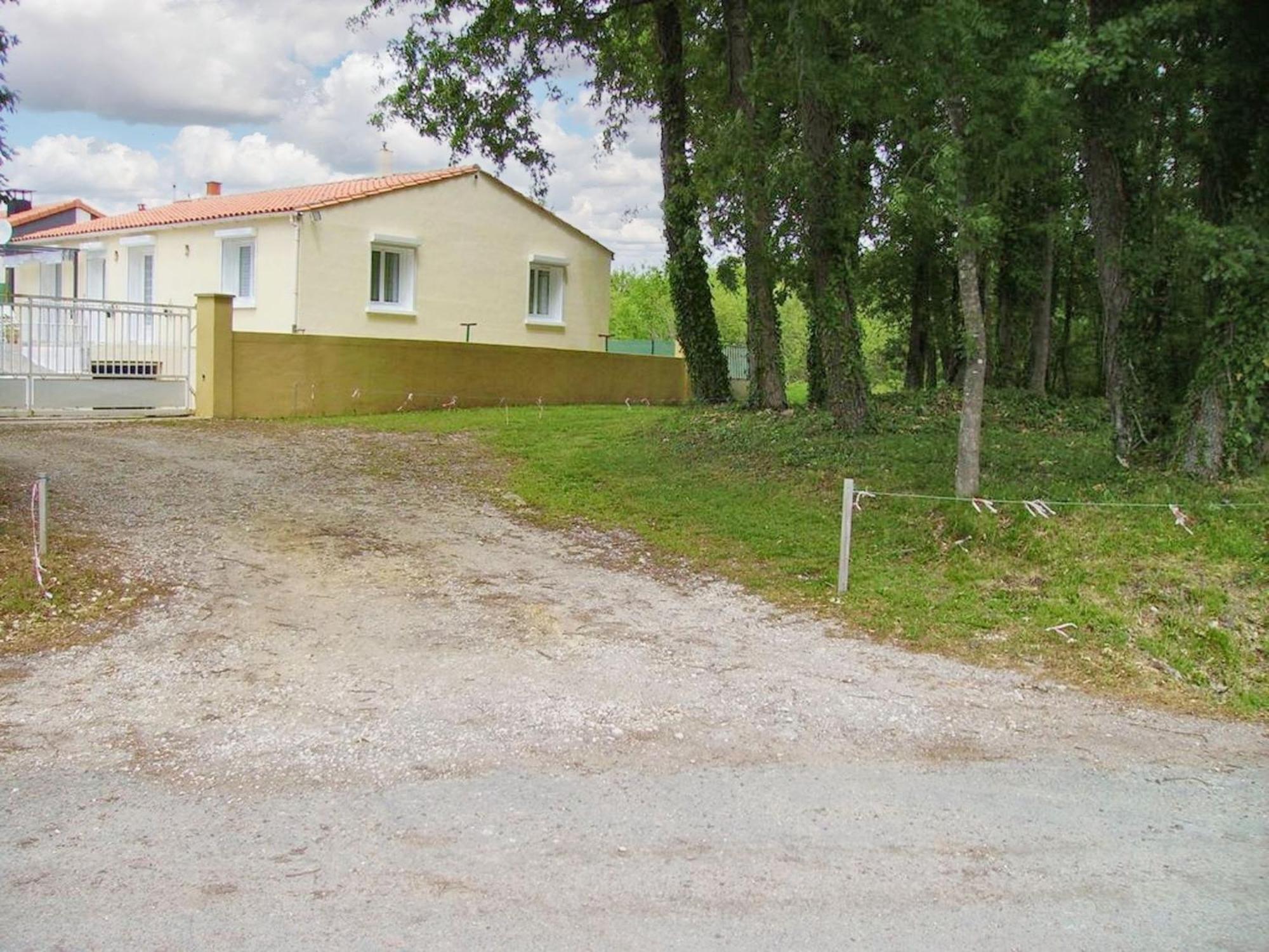 Appartement Charmant A Breuillet Avec Jardin Spacieux Exterior foto